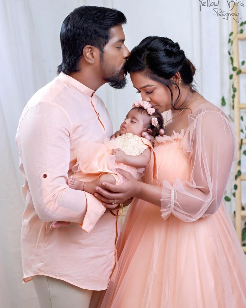 serial actress gayathri yuvaraj girl baby photos goes viral